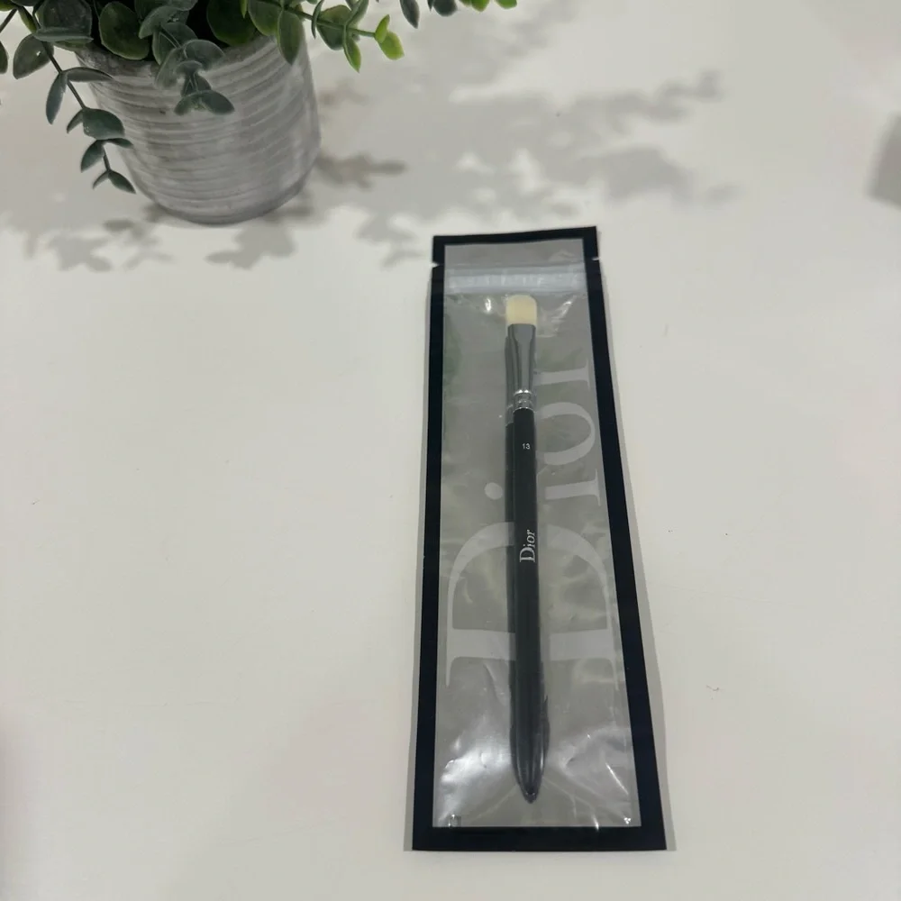 Dior Backstage Concealer Brush N°13 - Picture 2 of 3
